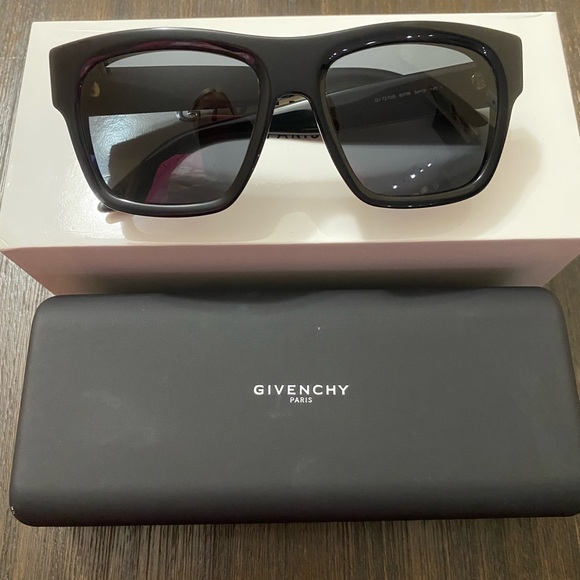 GIVENCHY Sun Glasses. - Picture 1 of 9